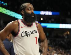 雷火竞技-关于哈登回归赛场，突破纪录首场状态亮眼，G2观众沸腾！的信息