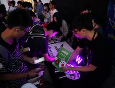 雷火电竞-电竞邀请赛，渝州闪电队与剑门玄武队读秒扳平，体能对抗拉满！细节处理更胜一筹的简单介绍